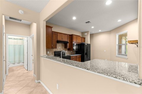 House in DEL WEBB STONE CREEK in Ocala, Florida 2 bedrooms, 121.24 sq.m. № 1851337 - photo 11