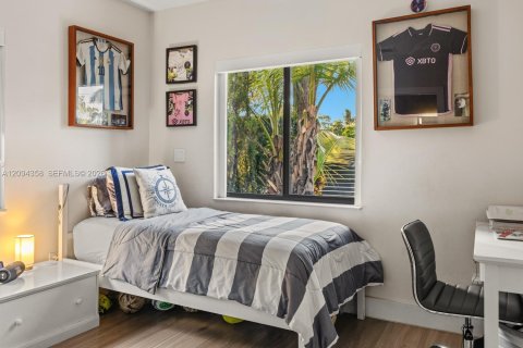 Villa ou maison à vendre à Miami Beach, Floride: 3 chambres, 163.6 m2 № 2401445 - photo 17