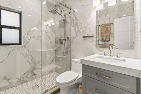 Villa ou maison à vendre à Miami Beach, Floride: 3 chambres, 163.6 m2 № 2401445 - photo 16