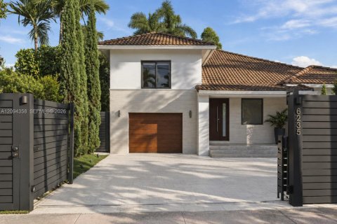 Villa ou maison à vendre à Miami Beach, Floride: 3 chambres, 163.6 m2 № 2401445 - photo 2
