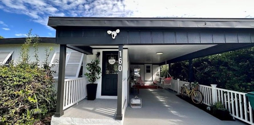 House in Naples, Florida 3 bedrooms, 136.75 sq.m. № 1705958