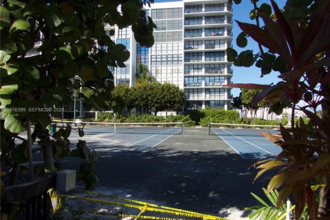 Condo in Hallandale Beach, Florida, 1 bedroom  № 2082511 - photo 21