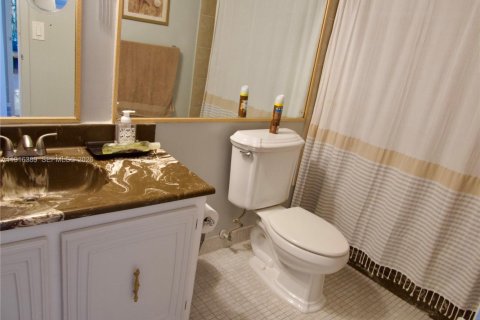Condo in Hallandale Beach, Florida, 1 bedroom  № 2082511 - photo 12