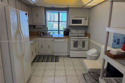 Condo in Hallandale Beach, Florida, 1 bedroom  № 2082511 - photo 6