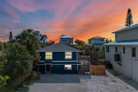 Propiedad comercial en venta en Holmes Beach, Florida, 5 dormitorios, 215.53 m2 № 1688377 - foto 2