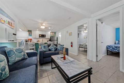 Propiedad comercial en venta en Holmes Beach, Florida, 5 dormitorios, 215.53 m2 № 1688377 - foto 26
