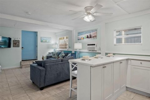 Propiedad comercial en venta en Holmes Beach, Florida, 5 dormitorios, 215.53 m2 № 1688377 - foto 27