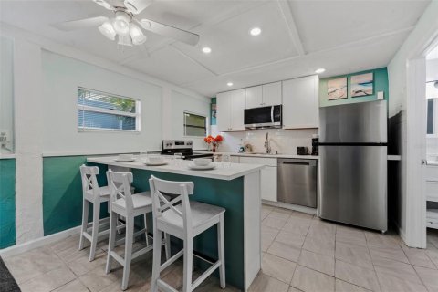 Propiedad comercial en venta en Holmes Beach, Florida, 5 dormitorios, 215.53 m2 № 1688377 - foto 4