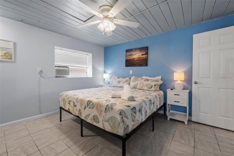 Propiedad comercial en venta en Holmes Beach, Florida, 5 dormitorios, 215.53 m2 № 1688377 - foto 29