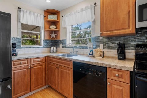 Propiedad comercial en venta en Holmes Beach, Florida, 5 dormitorios, 215.53 m2 № 1688377 - foto 12