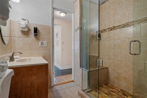 Propiedad comercial en venta en Holmes Beach, Florida, 5 dormitorios, 215.53 m2 № 1688377 - foto 18