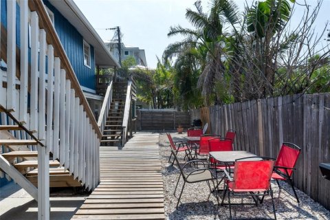 Propiedad comercial en venta en Holmes Beach, Florida, 5 dormitorios, 215.53 m2 № 1688377 - foto 5