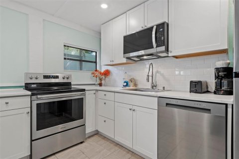 Propiedad comercial en venta en Holmes Beach, Florida, 5 dormitorios, 215.53 m2 № 1688377 - foto 28