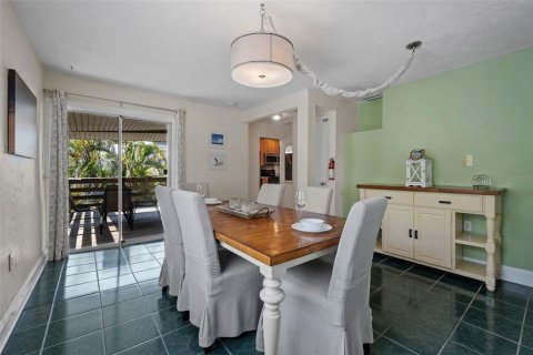 Propiedad comercial en venta en Holmes Beach, Florida, 5 dormitorios, 215.53 m2 № 1688377 - foto 14