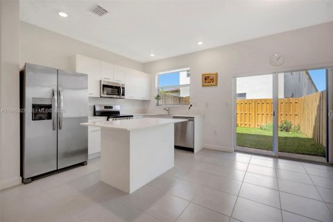 Снять в аренду виллу или дом в Майами, Флорида 3 спальни, 127.93м2, № 2002420 - фото 4