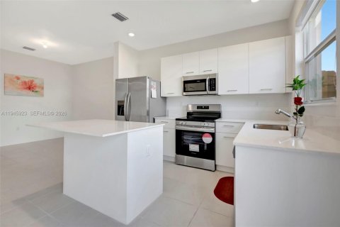 Снять в аренду виллу или дом в Майами, Флорида 3 спальни, 127.93м2, № 2002420 - фото 6