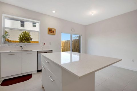 Снять в аренду виллу или дом в Майами, Флорида 3 спальни, 127.93м2, № 2002420 - фото 9