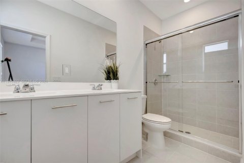 Снять в аренду виллу или дом в Майами, Флорида 3 спальни, 127.93м2, № 2002420 - фото 25