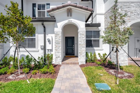 Снять в аренду виллу или дом в Майами, Флорида 3 спальни, 127.93м2, № 2002420 - фото 2