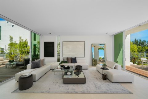 House in Miami Beach, Florida 4 bedrooms, 417.5 sq.m. № 1945398 - photo 17