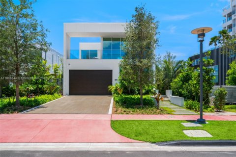 House in Miami Beach, Florida 4 bedrooms, 417.5 sq.m. № 1945398 - photo 4