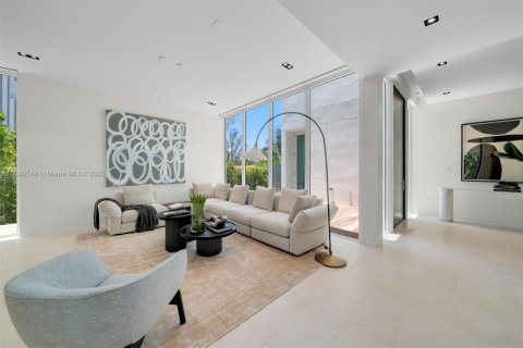 House in Miami Beach, Florida 4 bedrooms, 417.5 sq.m. № 1945398 - photo 7