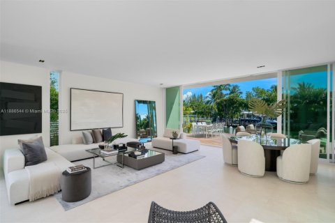 House in Miami Beach, Florida 4 bedrooms, 417.5 sq.m. № 1945398 - photo 10