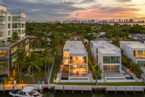 House in Miami Beach, Florida 4 bedrooms, 417.5 sq.m. № 1945398 - photo 2