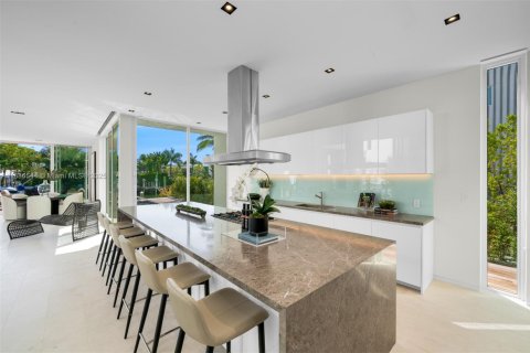 House in Miami Beach, Florida 4 bedrooms, 417.5 sq.m. № 1945398 - photo 14