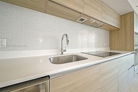 Condominio en alquiler en Miami Beach, Florida, 2 dormitorios, 88.44 m2 № 2031018 - foto 11