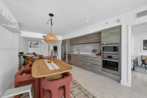 Condominio en alquiler en Miami Beach, Florida, 2 dormitorios, 88.44 m2 № 2031018 - foto 4