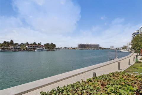 Condominio en alquiler en Miami Beach, Florida, 2 dormitorios, 88.44 m2 № 2031018 - foto 30