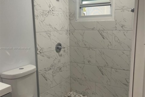 House in Hollywood, Florida 2 bedrooms, 106.65 sq.m. № 2001111 - photo 23