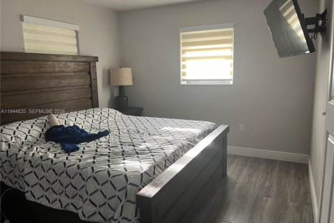 House in Hollywood, Florida 2 bedrooms, 106.65 sq.m. № 2001111 - photo 28