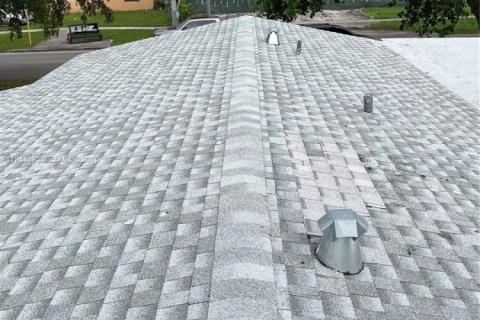 House in Hollywood, Florida 2 bedrooms, 106.65 sq.m. № 2001111 - photo 5