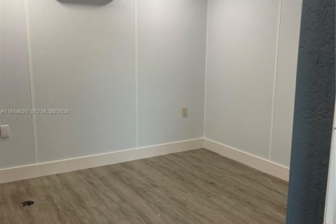 House in Hollywood, Florida 2 bedrooms, 106.65 sq.m. № 2001111 - photo 20