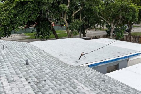 House in Hollywood, Florida 2 bedrooms, 106.65 sq.m. № 2001111 - photo 9