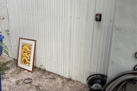 House in Hollywood, Florida 2 bedrooms, 106.65 sq.m. № 2001111 - photo 19