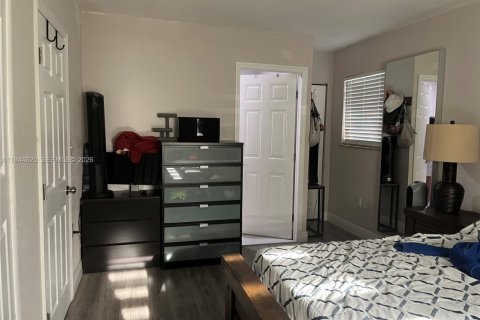 House in Hollywood, Florida 2 bedrooms, 106.65 sq.m. № 2001111 - photo 29