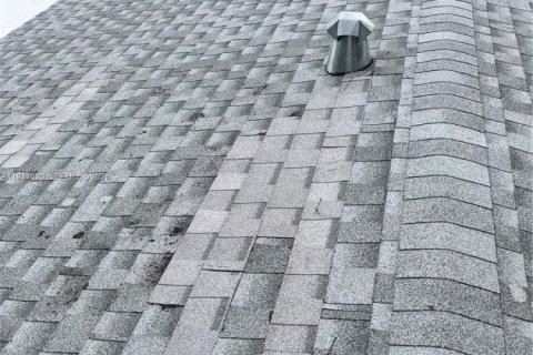 House in Hollywood, Florida 2 bedrooms, 106.65 sq.m. № 2001111 - photo 8