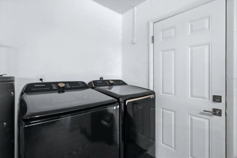 Villa ou maison à vendre à Sarasota, Floride: 4 chambres, 197.51 m2 № 2406602 - photo 13