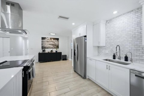 Villa ou maison à vendre à Sarasota, Floride: 4 chambres, 197.51 m2 № 2406602 - photo 29