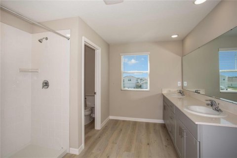 Casa en venta en Zephyrhills, Florida, 5 dormitorios, 280.19 m2 № 2388315 - foto 6