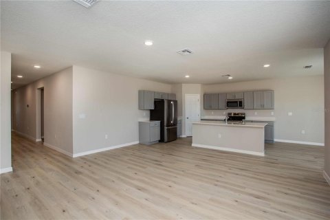 Casa en venta en Zephyrhills, Florida, 5 dormitorios, 280.19 m2 № 2388315 - foto 13