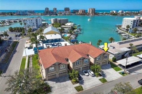 Townhouse in Clearwater, Florida 3 bedrooms, 287.81 sq.m. № 2097056 - photo 2