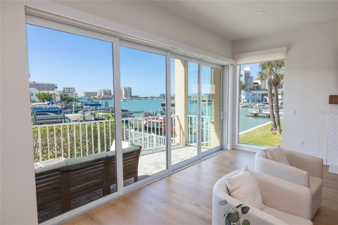Townhouse in Clearwater, Florida 3 bedrooms, 287.81 sq.m. № 2097056 - photo 4