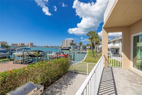 Townhouse in Clearwater, Florida 3 bedrooms, 287.81 sq.m. № 2097056 - photo 15