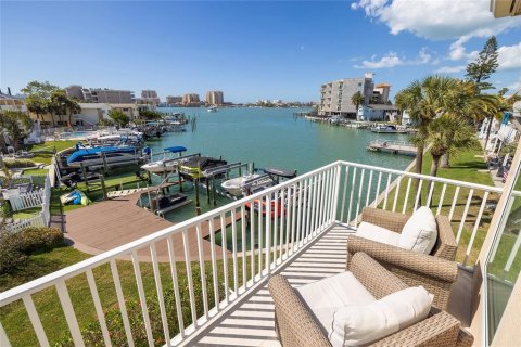Townhouse in Clearwater, Florida 3 bedrooms, 287.81 sq.m. № 2097056