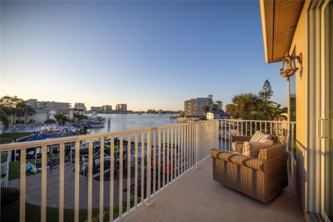 Townhouse in Clearwater, Florida 3 bedrooms, 287.81 sq.m. № 2097056 - photo 29