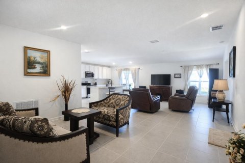 House in Winter Haven, Florida 3 bedrooms, 138.15 sq.m. № 2146126 - photo 3